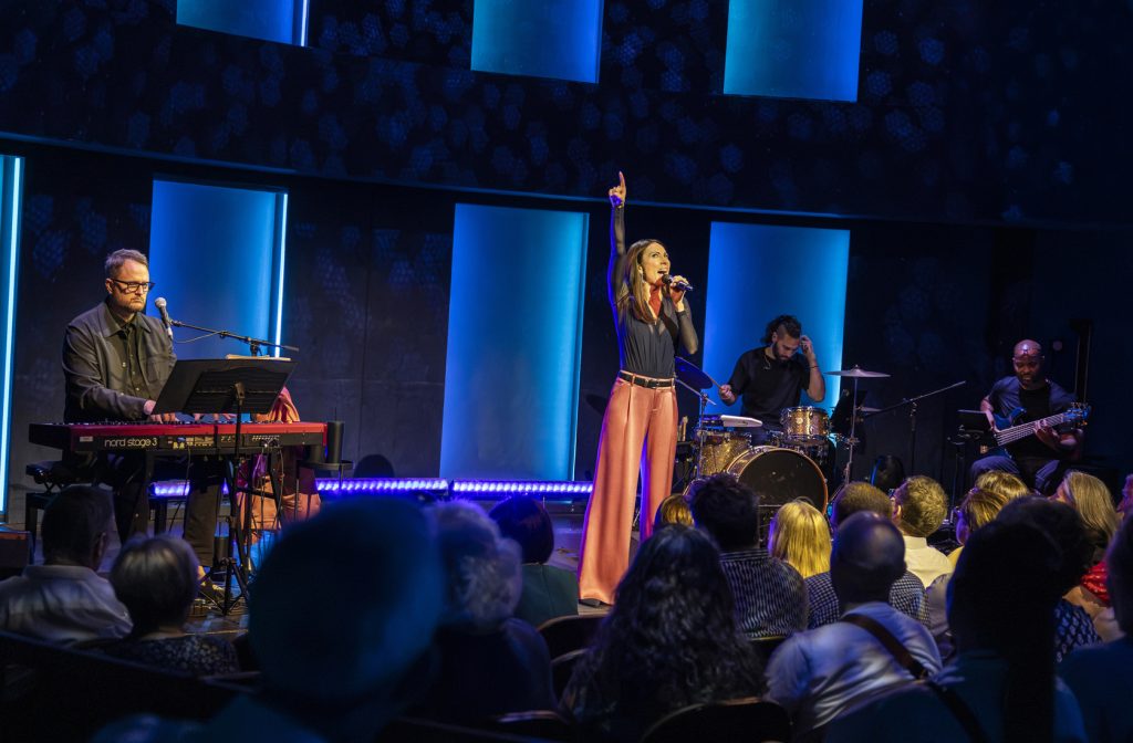 Laura Benanti: Nobody Cares